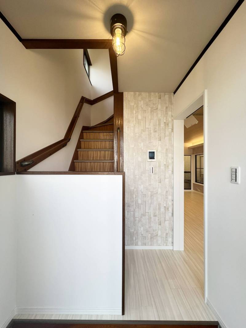 マリンランプが照らす玄関