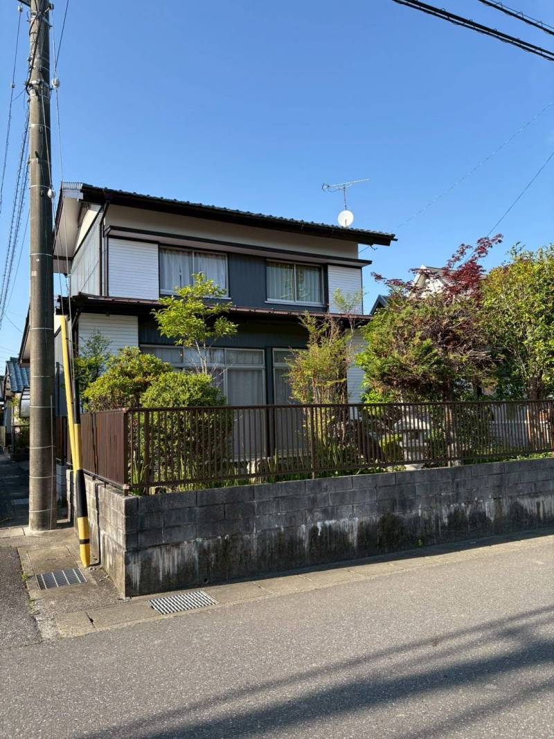 庭付きの広々4LDK。