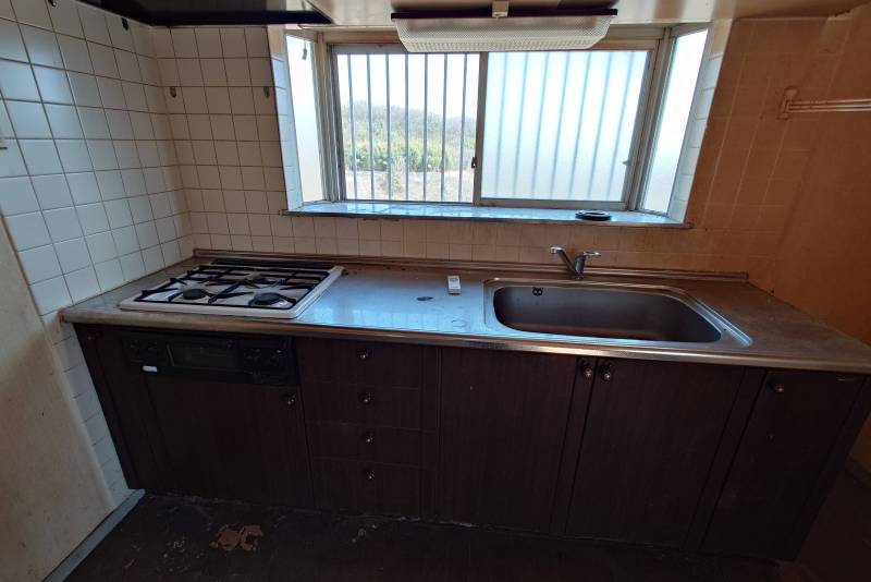 新品の水栓がついた、使い勝手の良いキッチンです