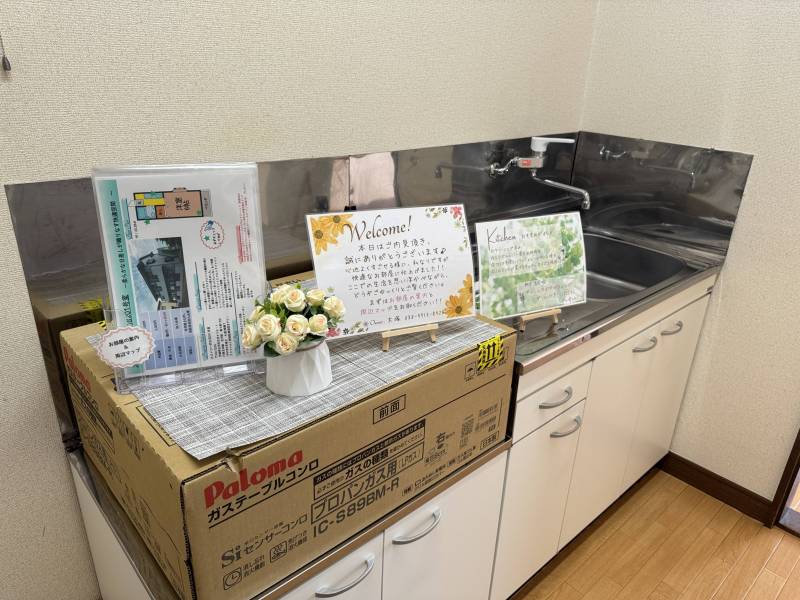 キッチン部分は冷蔵庫スペースも確保されています。