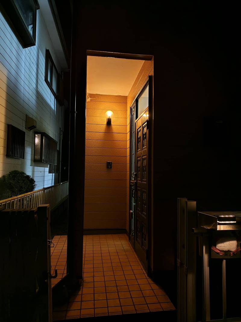 玄関灯・カメラ付インターホン