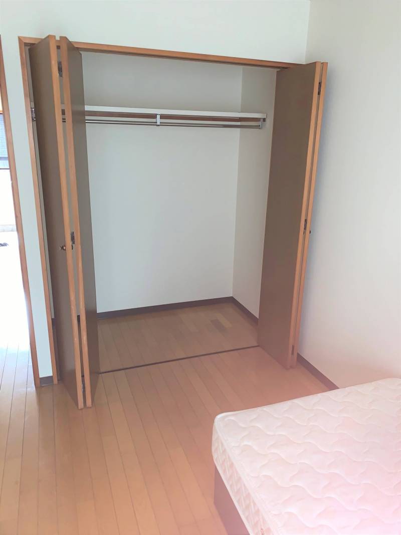 自慢の大きめクローゼットです