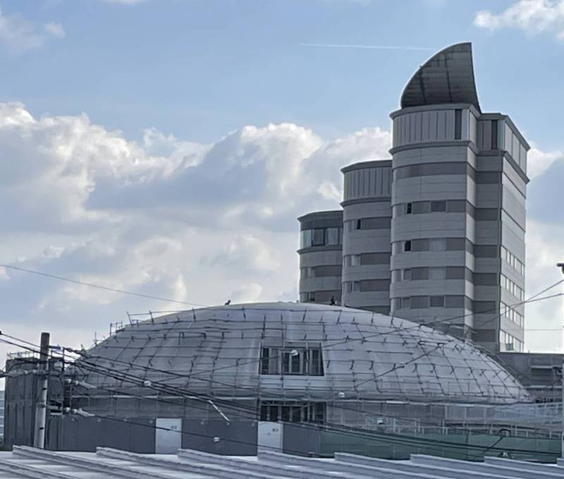 ベランダから国際会議場、都ホテルが見えます