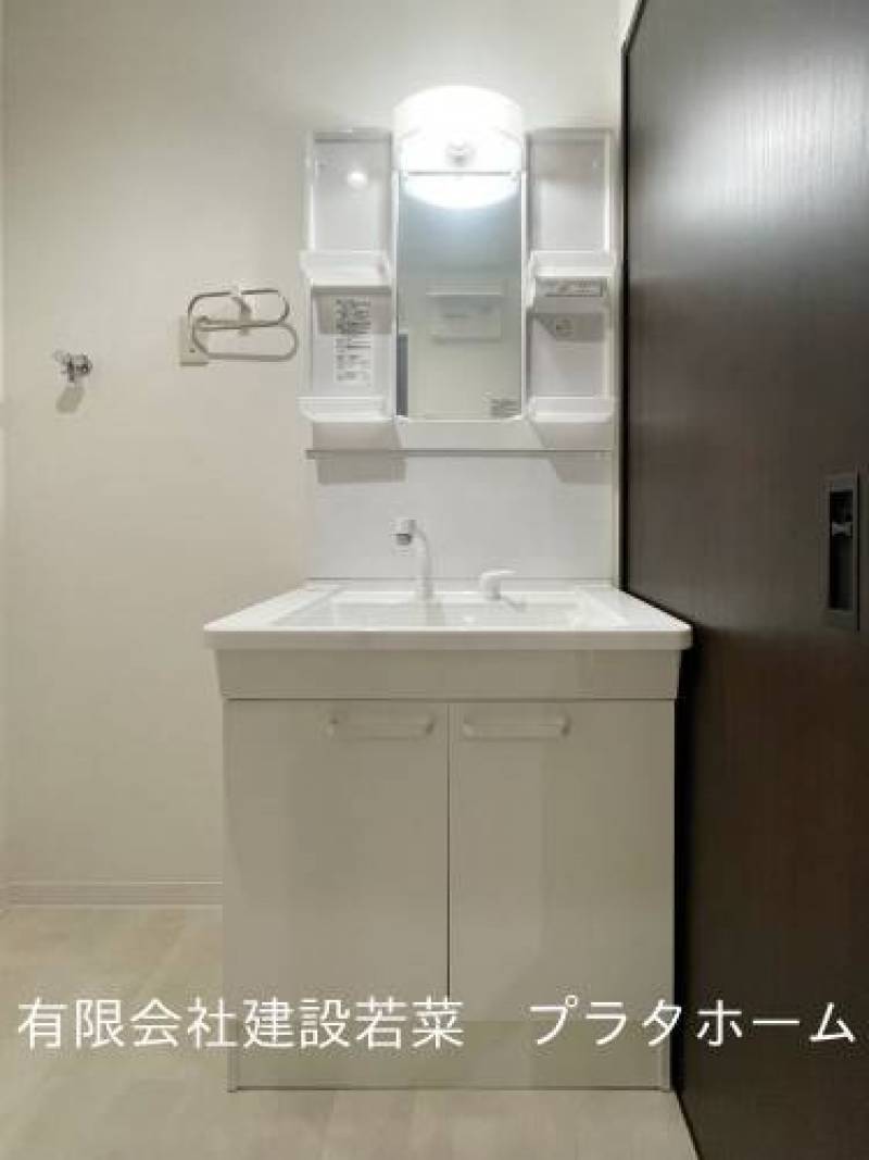 収納付きの独立洗面台で、朝の身支度もしやすいです