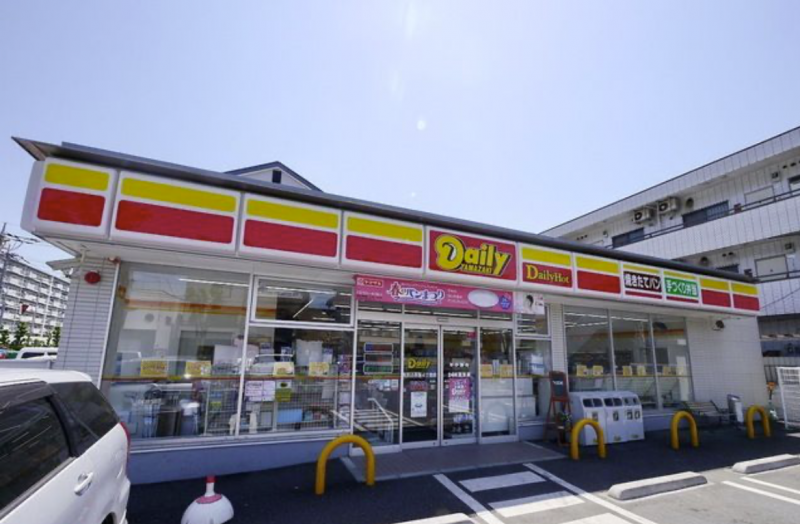 コンビニ　デイリーヤマザキまで900m