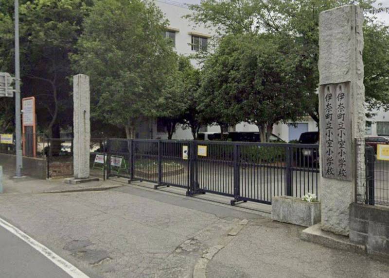 小室小学校徒歩14分