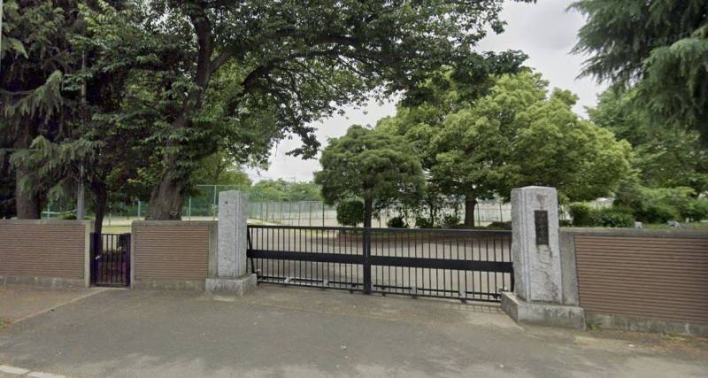 伊奈中学校徒歩3分