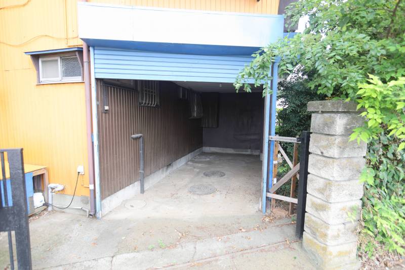 ロマンあふれるガレージ付き