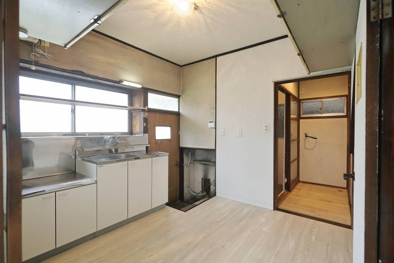 リビング横のキッチン
換気扇は新品