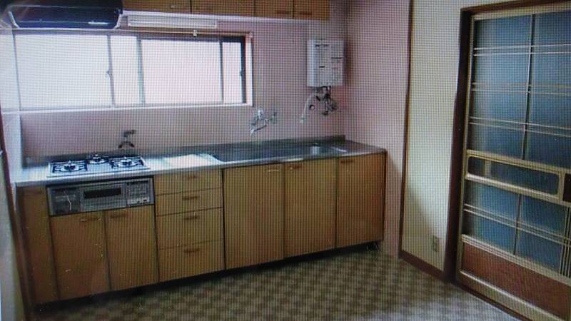 キッチンの右手に和室があります