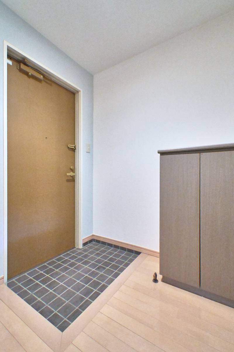 シューズボックス完備。広めの玄関。（※画像は別部屋です）