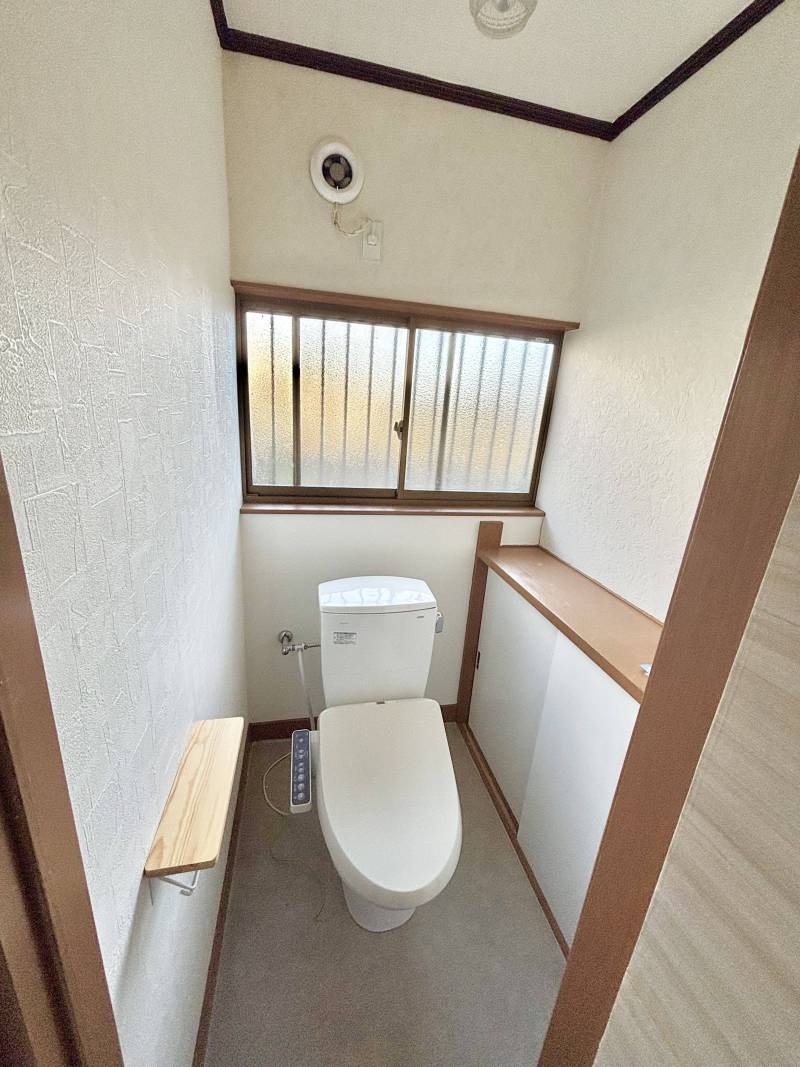 新品便器
新品温水洗浄便座