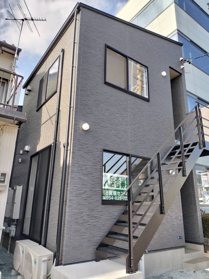 6部屋中4部屋が角部屋です