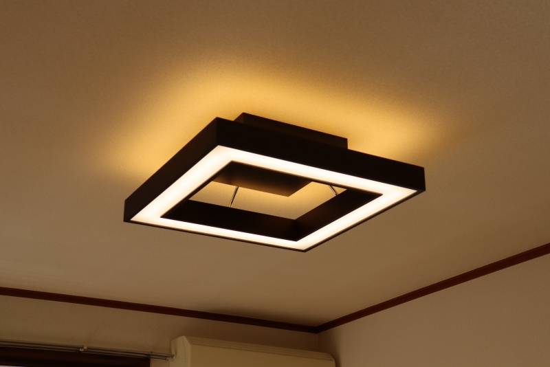 上部のみ点灯の間接照明モードもあります