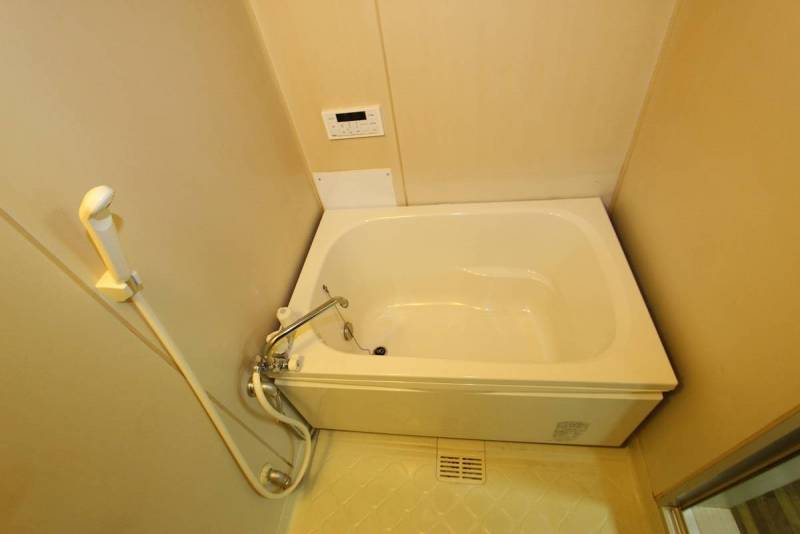 浴室は、浴槽を2021年５月に取替。