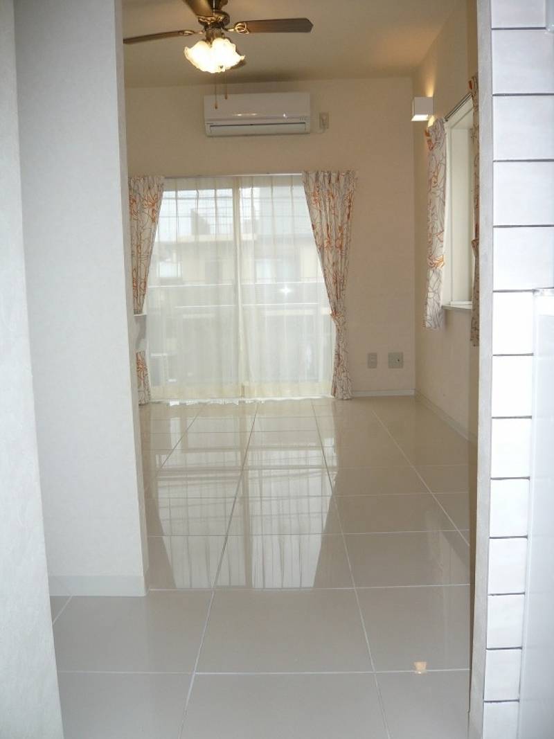 イタリアンタイル貼りリビング