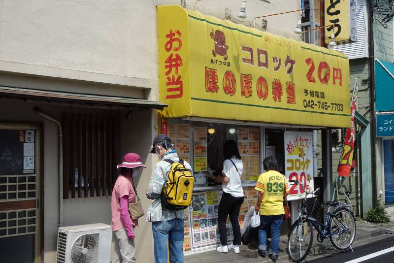 人気のお弁当ショップ
（ファミリーマート　前）