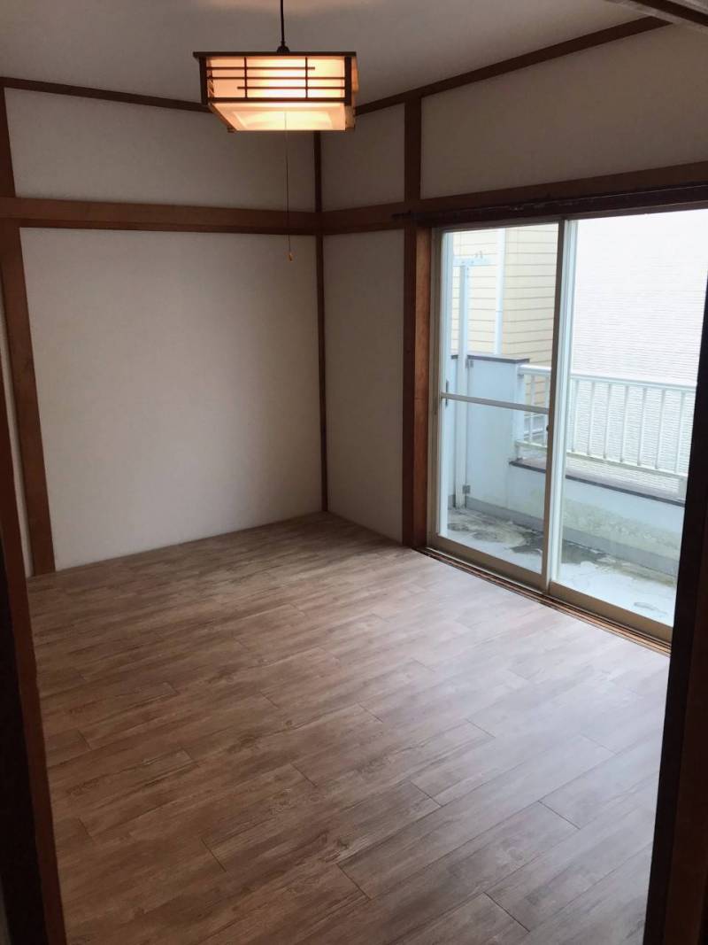 南向きで日当たりよくテラス付き