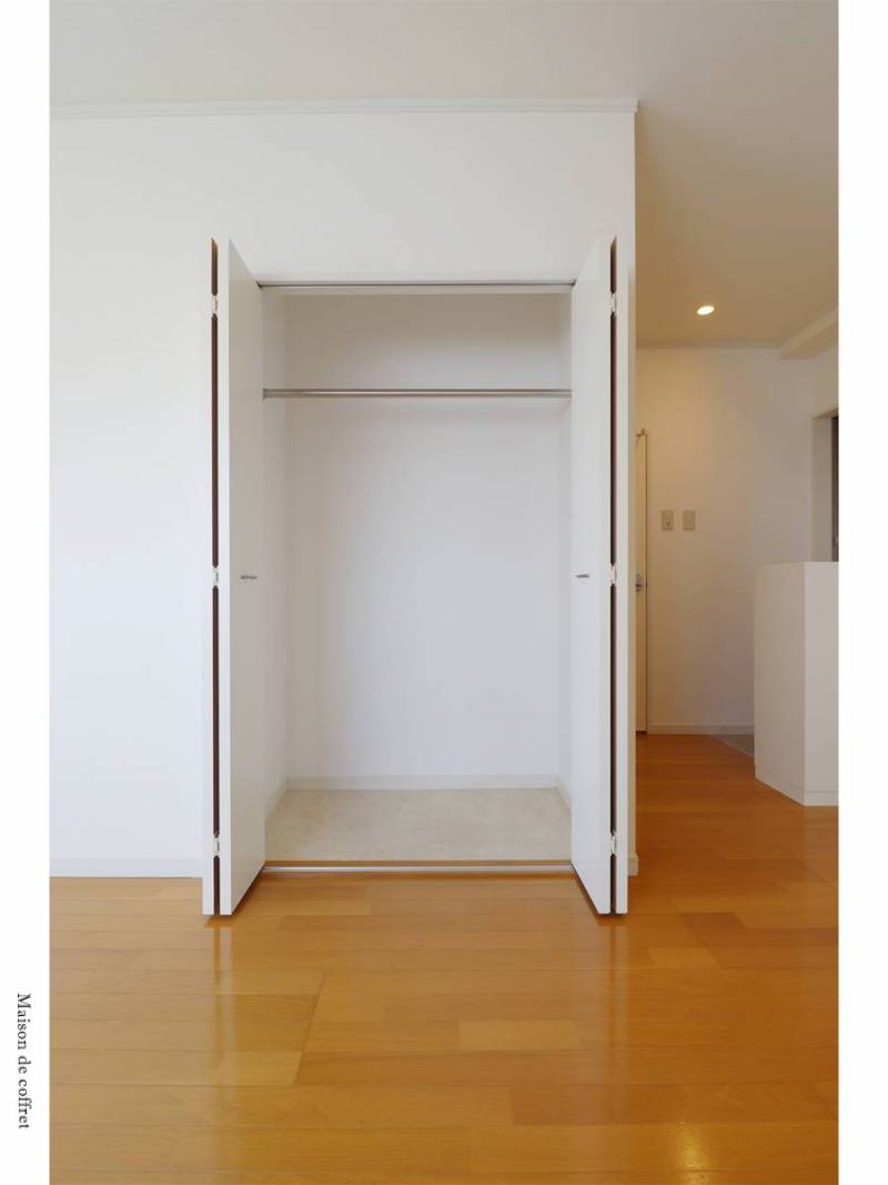 ハンガーパイプ付きのクローゼット