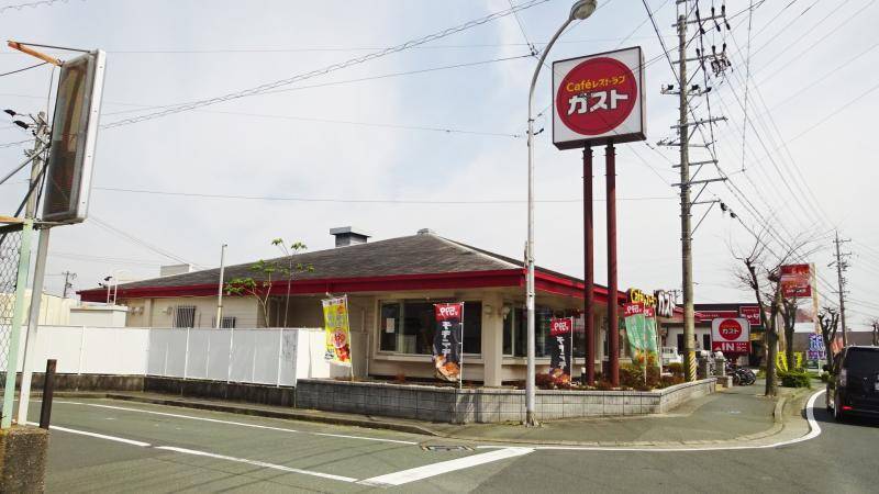 ファミレスまで徒歩2分