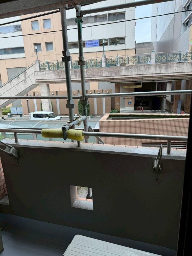 バルコニーから見た駅ビル