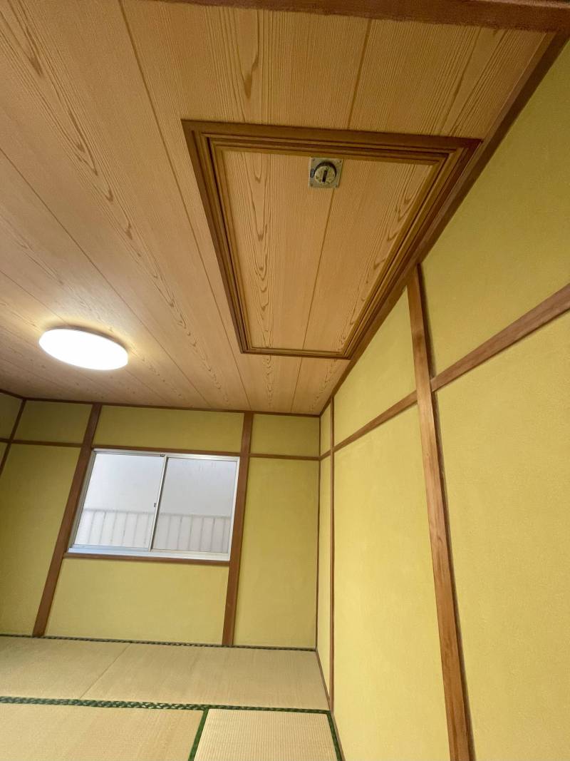 屋根裏収納