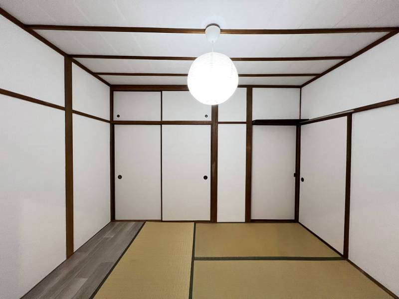 奥和室は大窓に面しておらず、寝室使いもOK