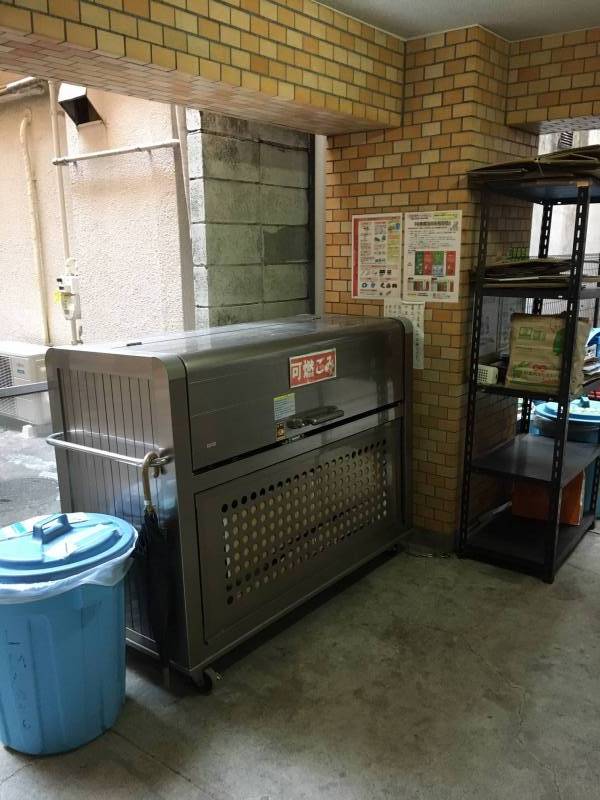 管理人さんが清掃してくれるので汚れることなく常に綺麗です。