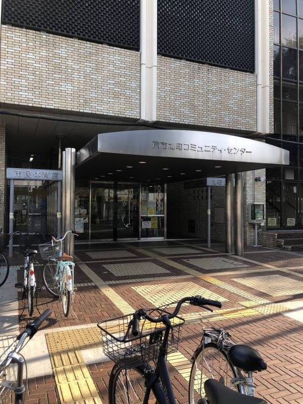 体育館、トレーニングジム、図書館有ります