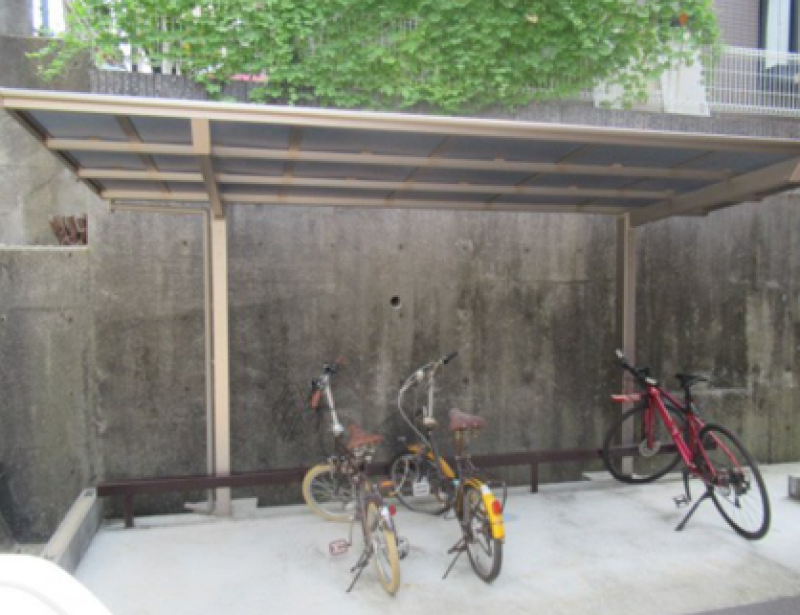 屋根付き駐輪場です。