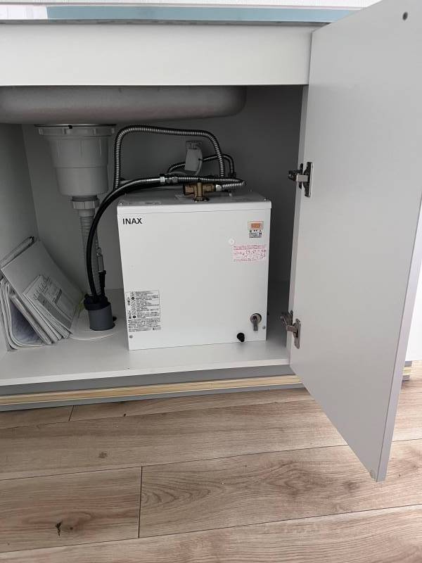 温水器あります。
残置物扱いです。