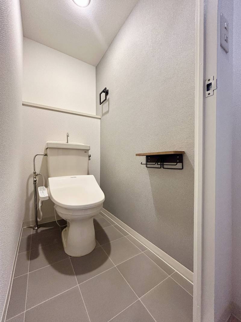 もちろん温水洗浄便座（ウォシュレット）付きです♪