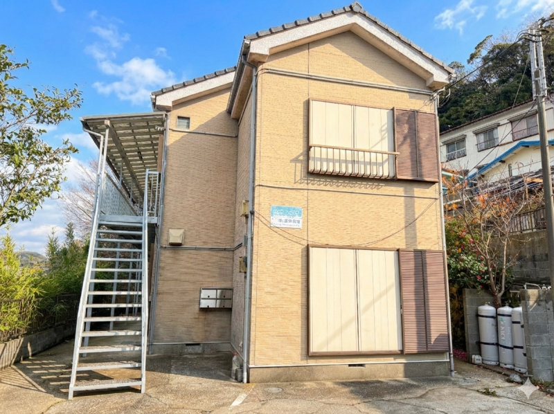 高台にある3DK4室のアパート（駐車場付き！）