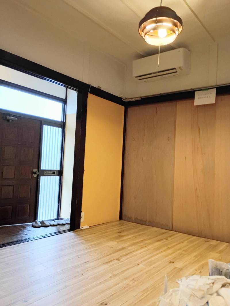 エアコン新品です。
照明も新品設置しました。