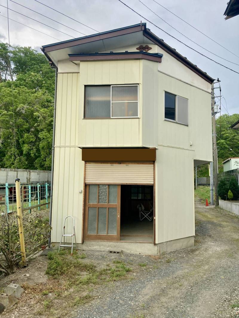 大きなシャッター付きの開口部で荷物搬入がラクラク