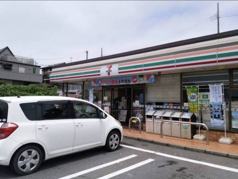 徒歩圏内にコンビニ、スーパーあり