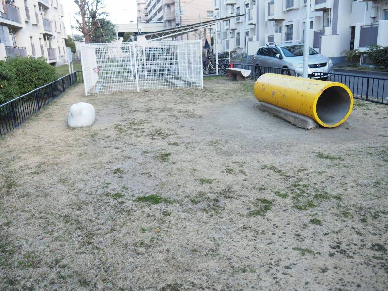 敷地内には小さな公園が3か所あります。