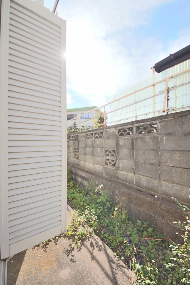 月に一度ですが、清掃、草刈りとかをしてもらってます。