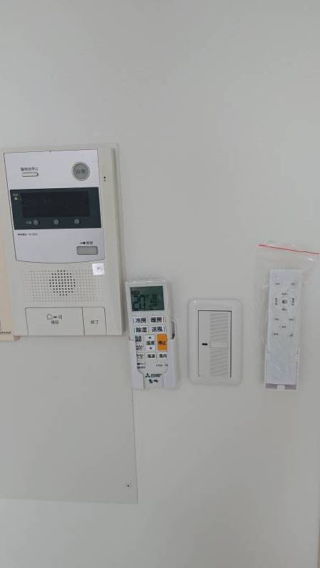 インターホン、エアコンリモコン、照明リモコン♪