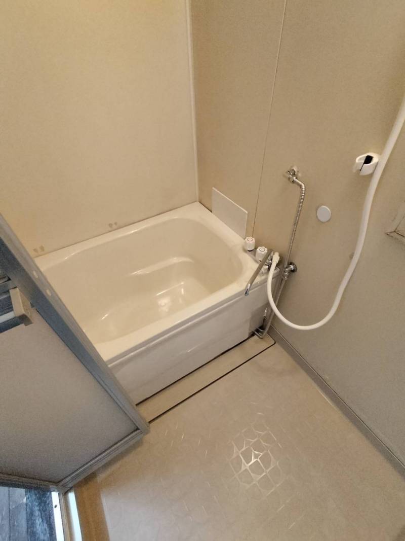 お風呂です。バランス窯から交換しました。