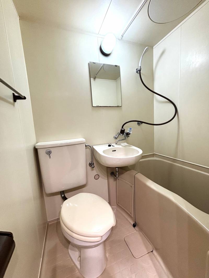 トイレ・浴室になります。