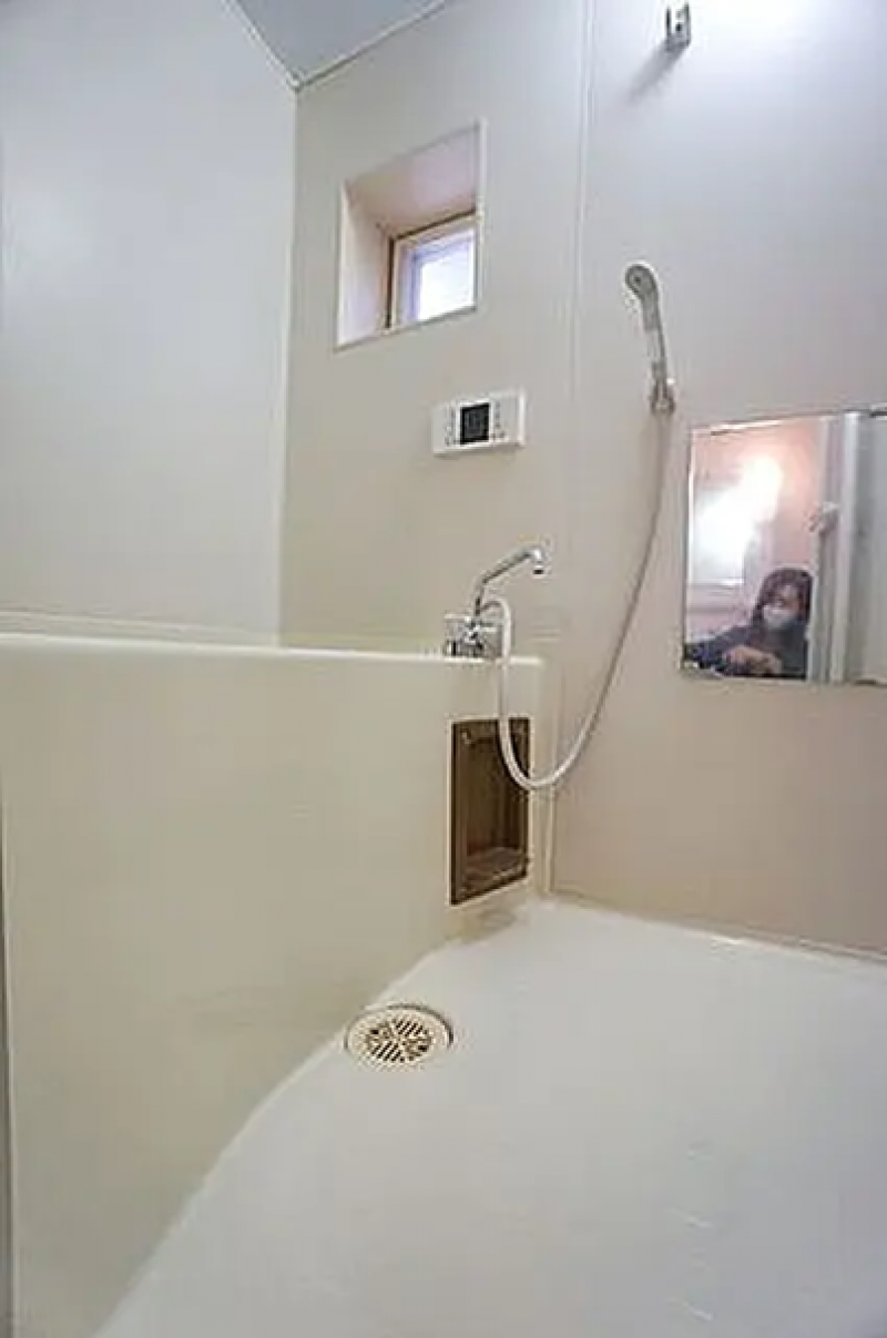写真は同型の203号室間取りです左右反転あるものの参考下さい