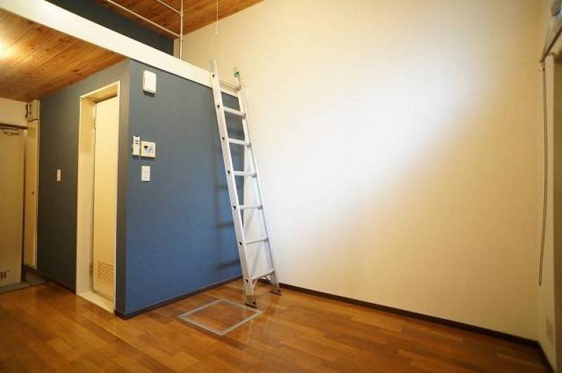 フローリング交換済み