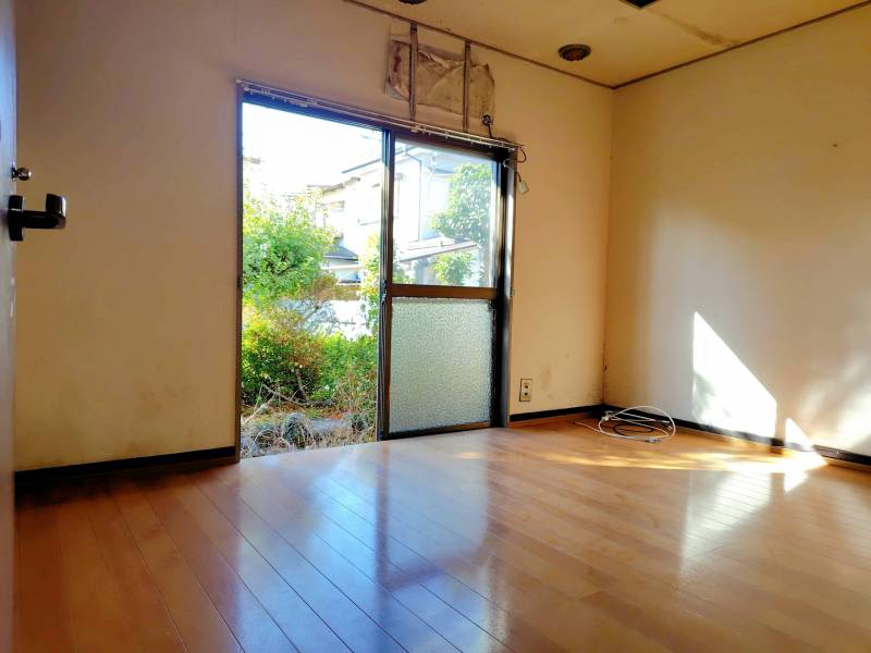 １Fの洋室は南向きなので日差しが気持ちいいお部屋となります。