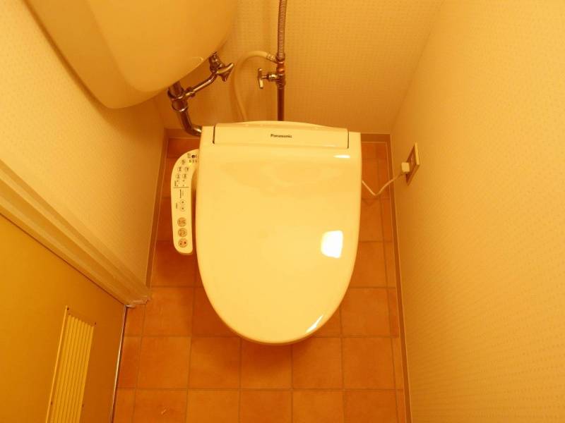 トイレは温水洗浄便座設置済みです。