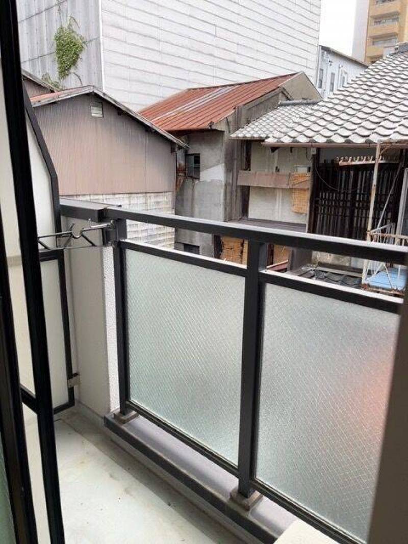 バルコニーは下町ビュー。