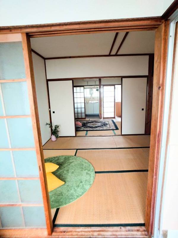 奥行きのある室内