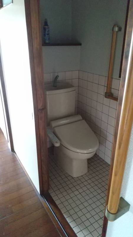 １階トイレ、ウォシュレット付き