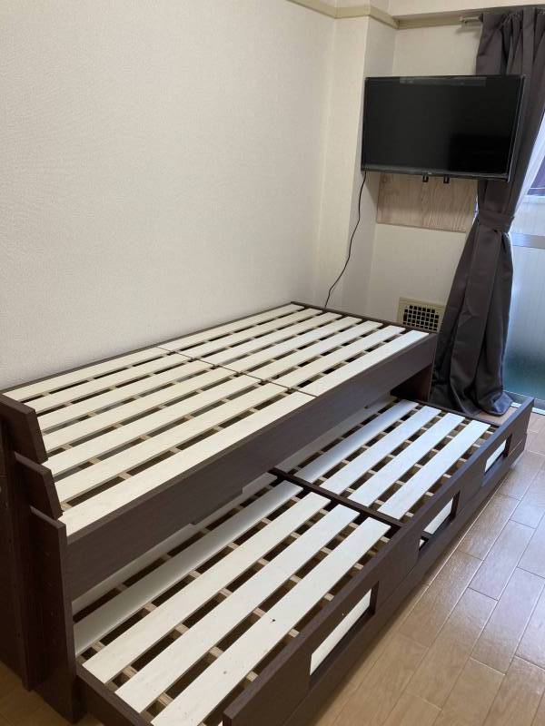 ベッド　2段　収納スペースとしても使えます　テレビ付き