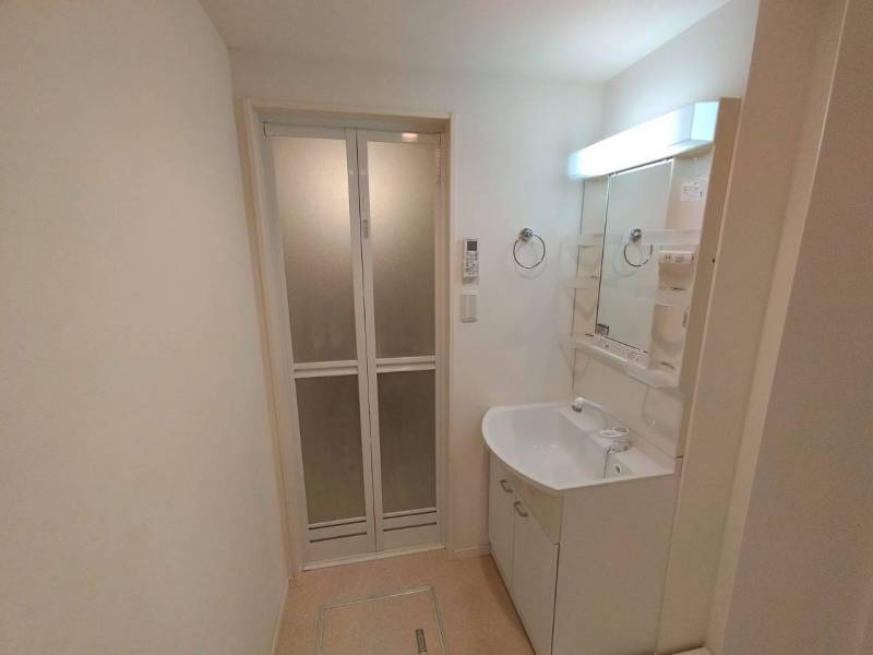 洗面台は大型シンクです